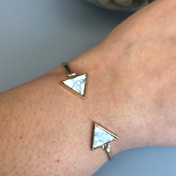 2/$10 ๐ Gold Marble Arrow Bracelet Adjustable - Picture 2 of 3